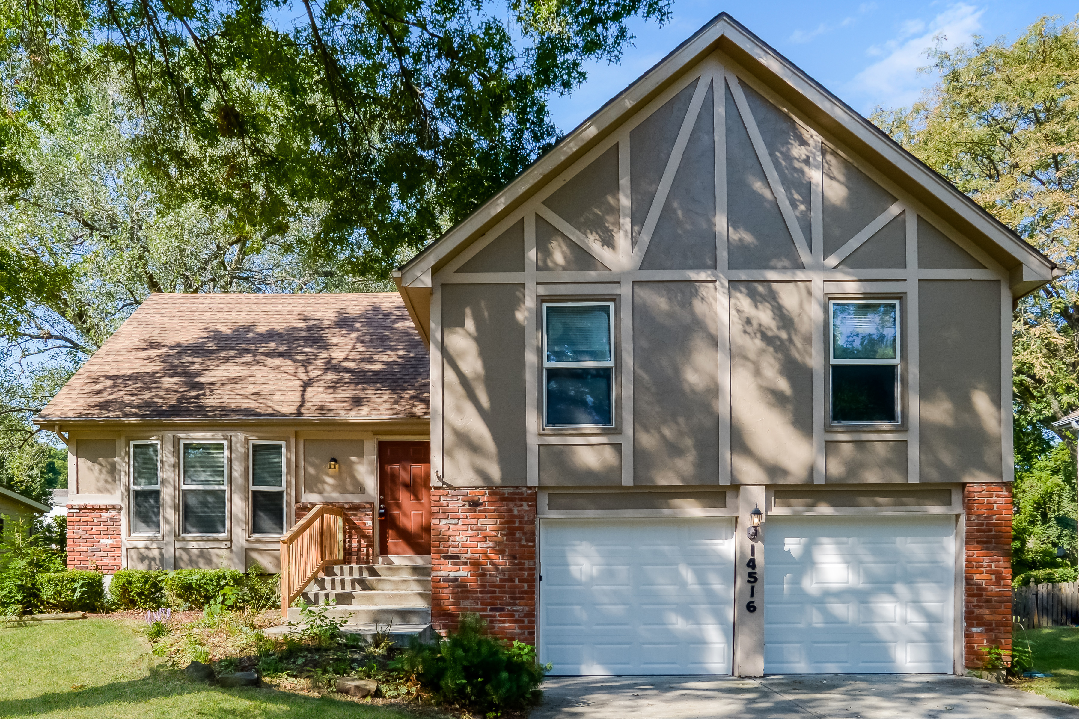 14516 S VILLAGE DR OLATHE, KS 66062